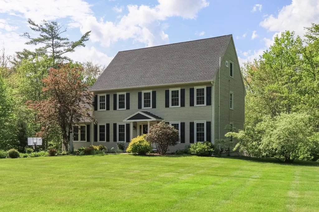 5 Heidi Lane Bow NH 03304