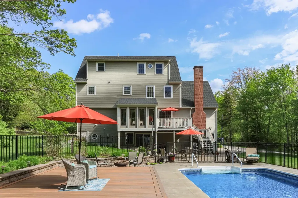 5 Heidi Lane Bow NH 03304