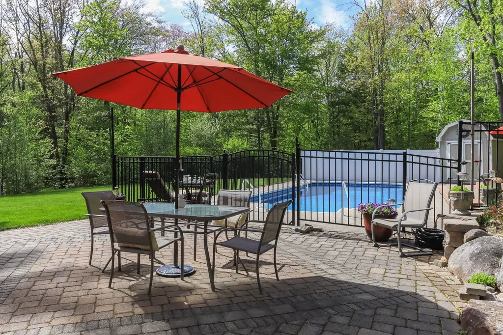 5 Heidi Lane Bow NH 03304