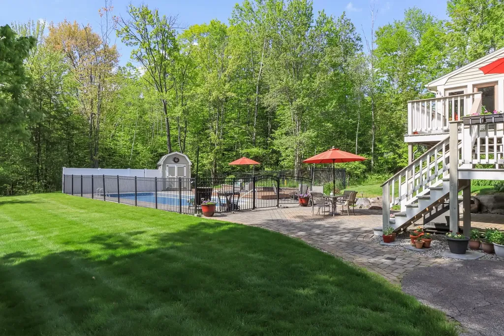 5 Heidi Lane Bow NH 03304