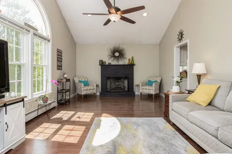 5 Heidi Lane Bow NH 03304