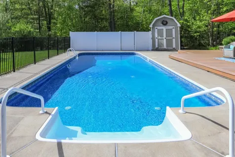 5 Heidi Lane Bow NH 03304