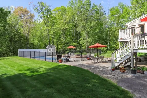 5 Heidi Lane Bow NH 03304