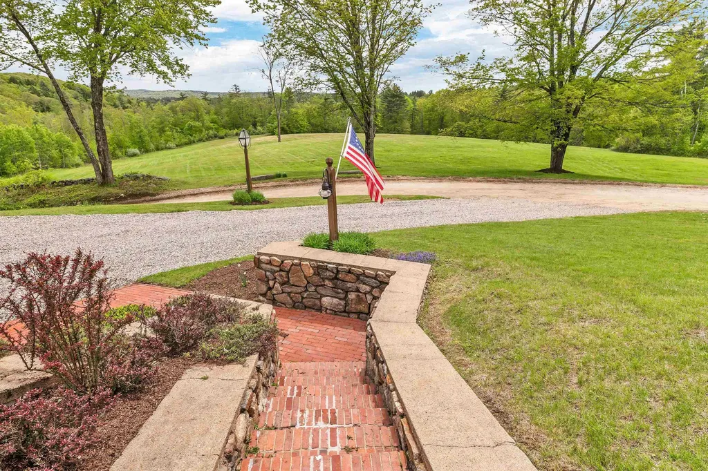 74 Bartlett Road Barnstead NH 03225