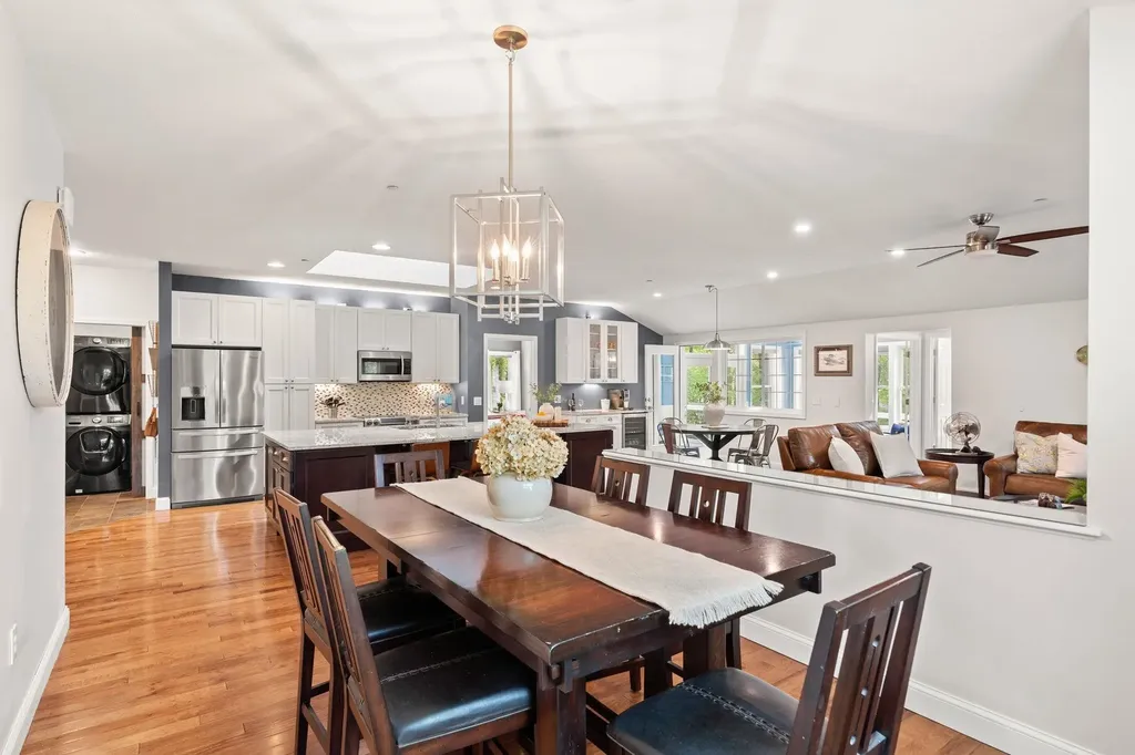 7 Danbury Court Londonderry NH 03053