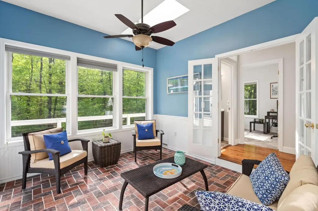 7 Danbury Court Londonderry NH 03053