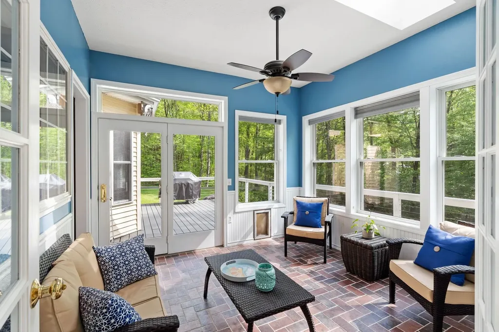7 Danbury Court Londonderry NH 03053