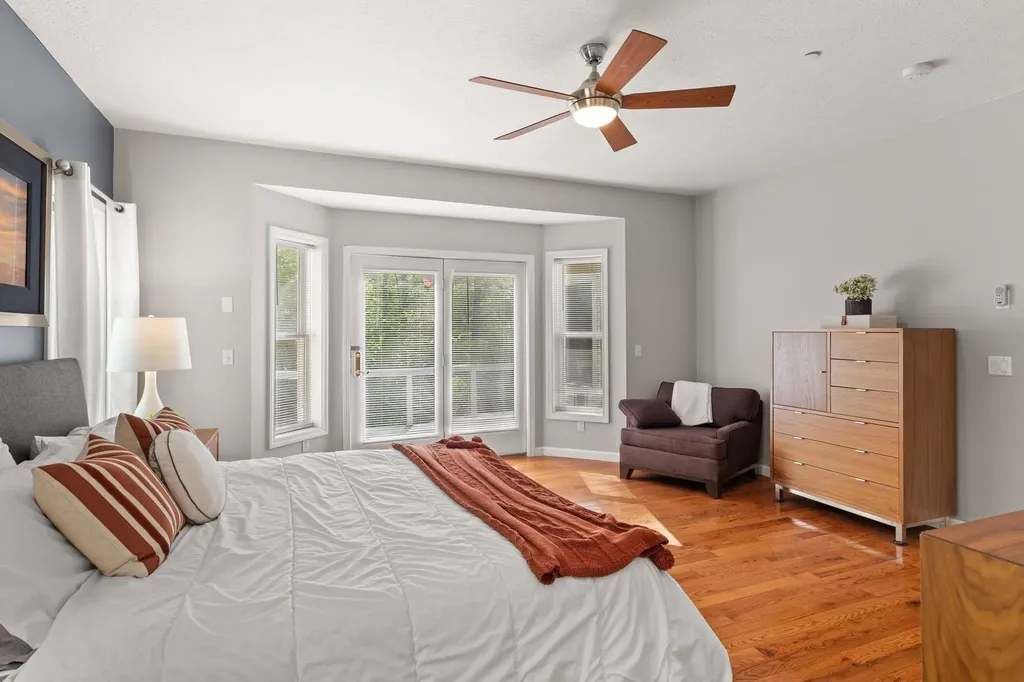 7 Danbury Court Londonderry NH 03053
