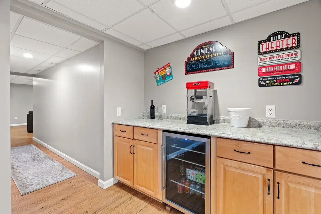 7 Danbury Court Londonderry NH 03053