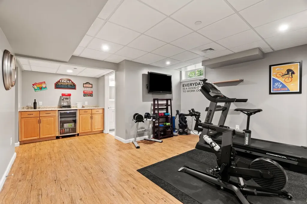 7 Danbury Court Londonderry NH 03053