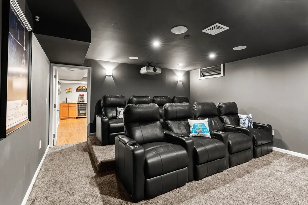 7 Danbury Court Londonderry NH 03053
