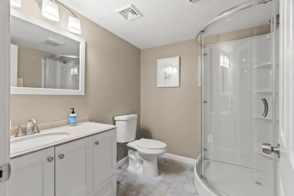 7 Danbury Court Londonderry NH 03053