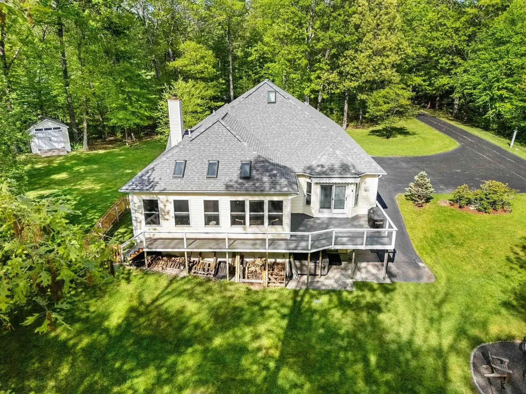 7 Danbury Court Londonderry NH 03053
