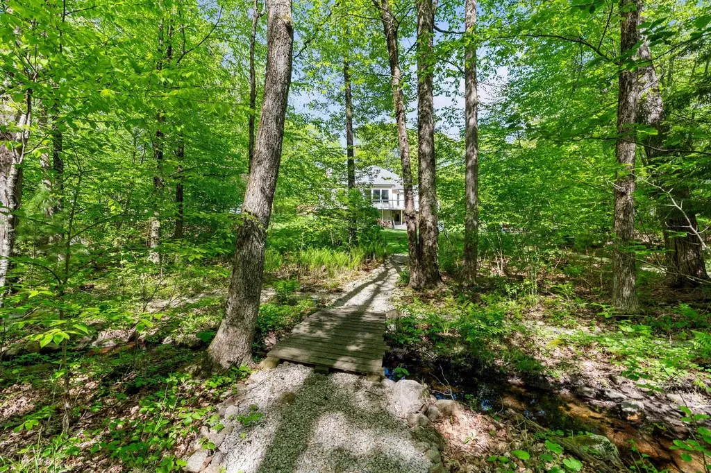 7 Danbury Court Londonderry NH 03053