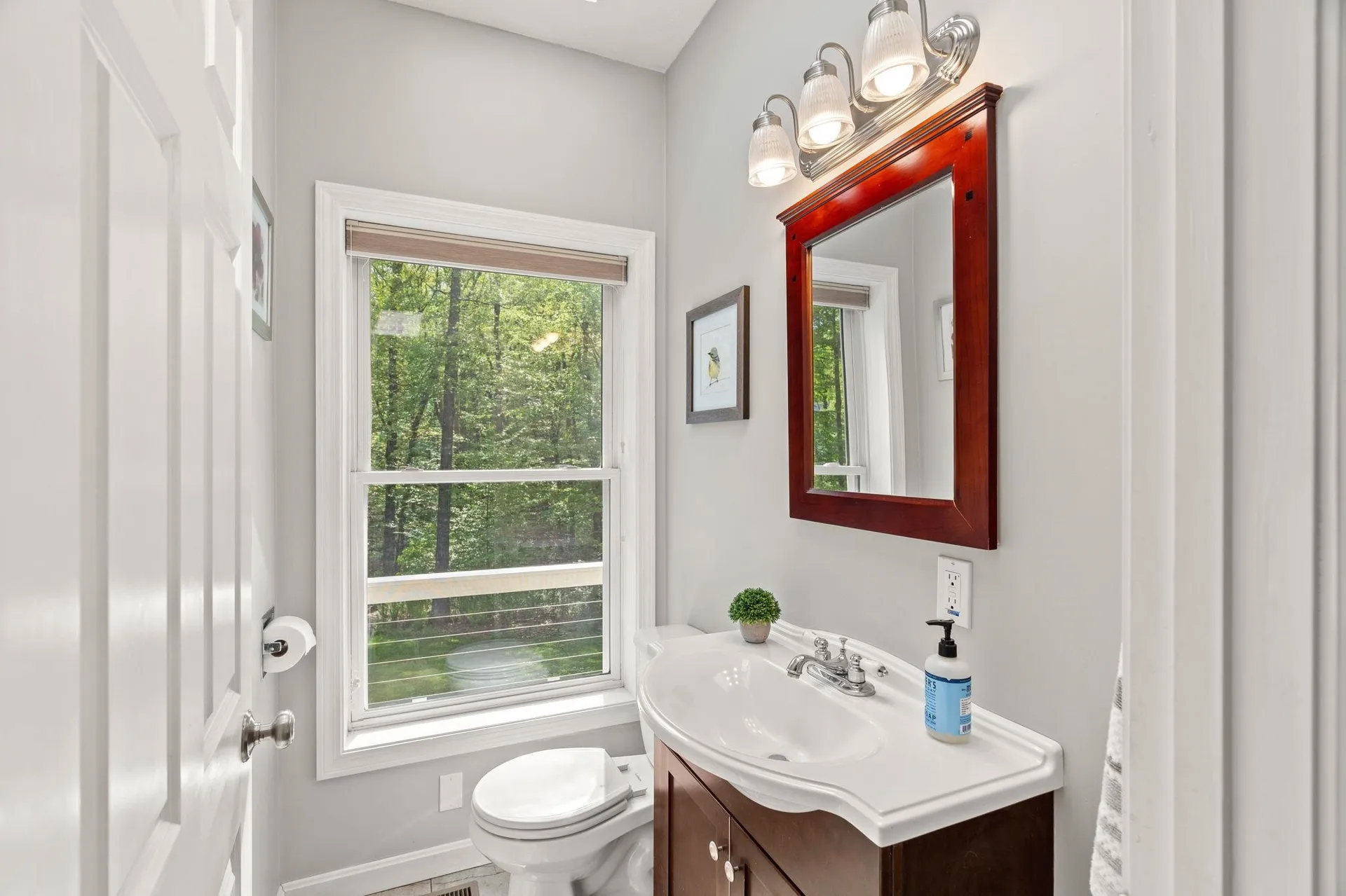 7 Danbury Court Londonderry NH 03053