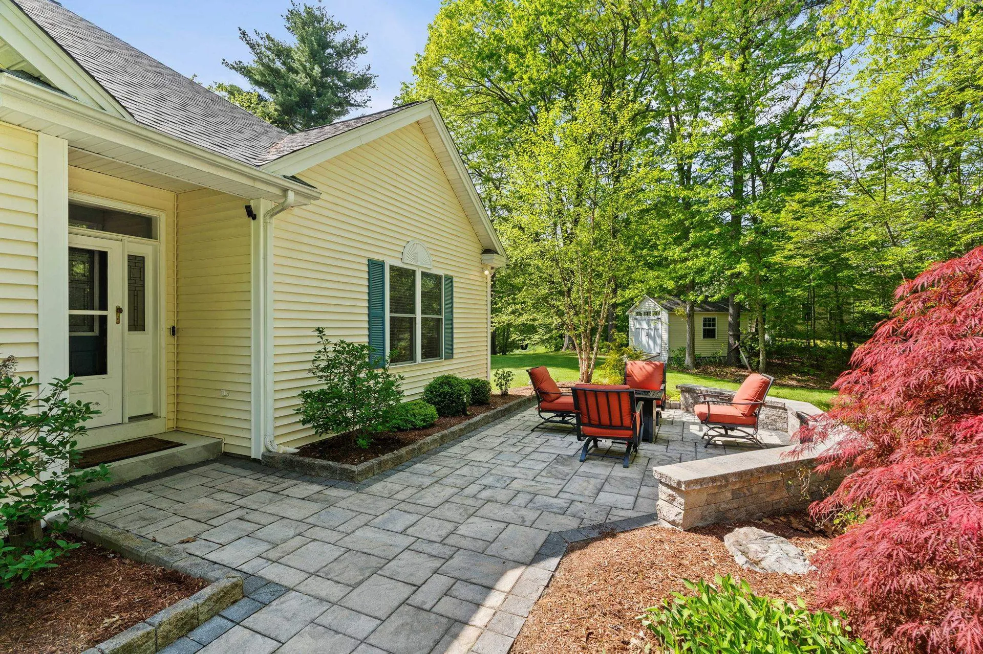 7 Danbury Court Londonderry NH 03053