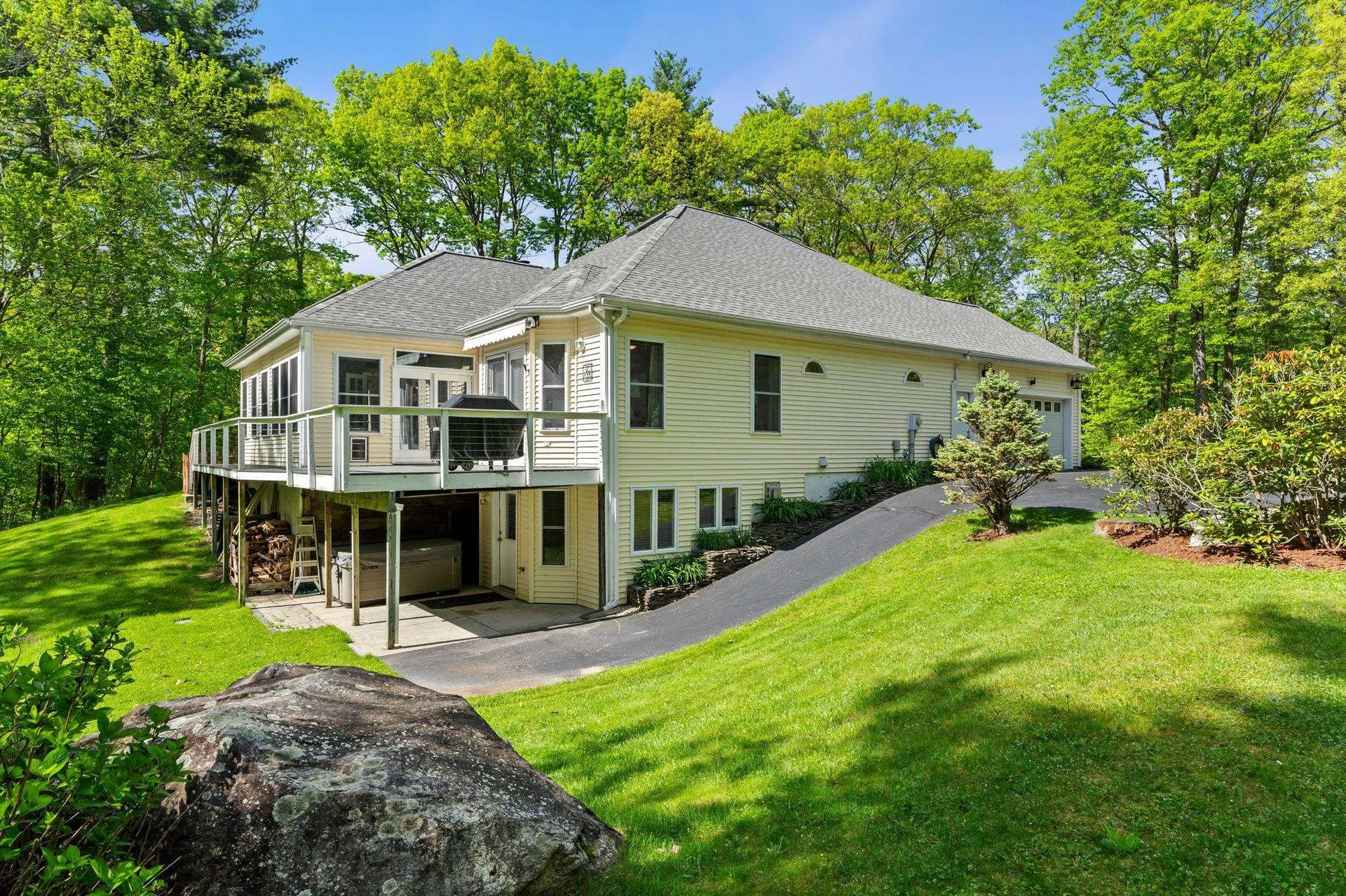 7 Danbury Court Londonderry NH 03053