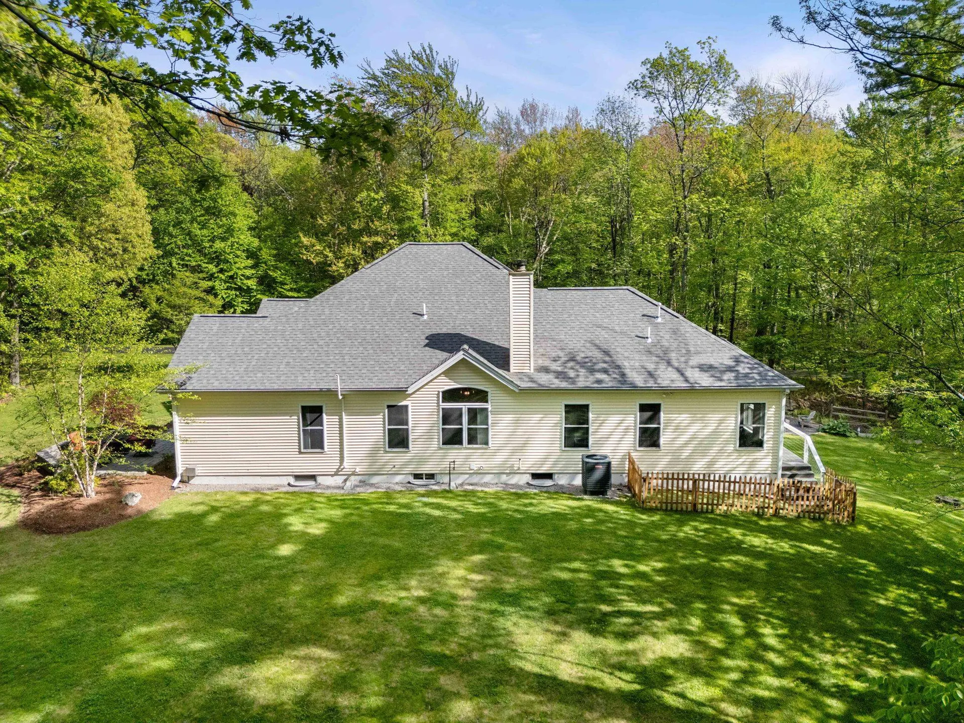 7 Danbury Court Londonderry NH 03053