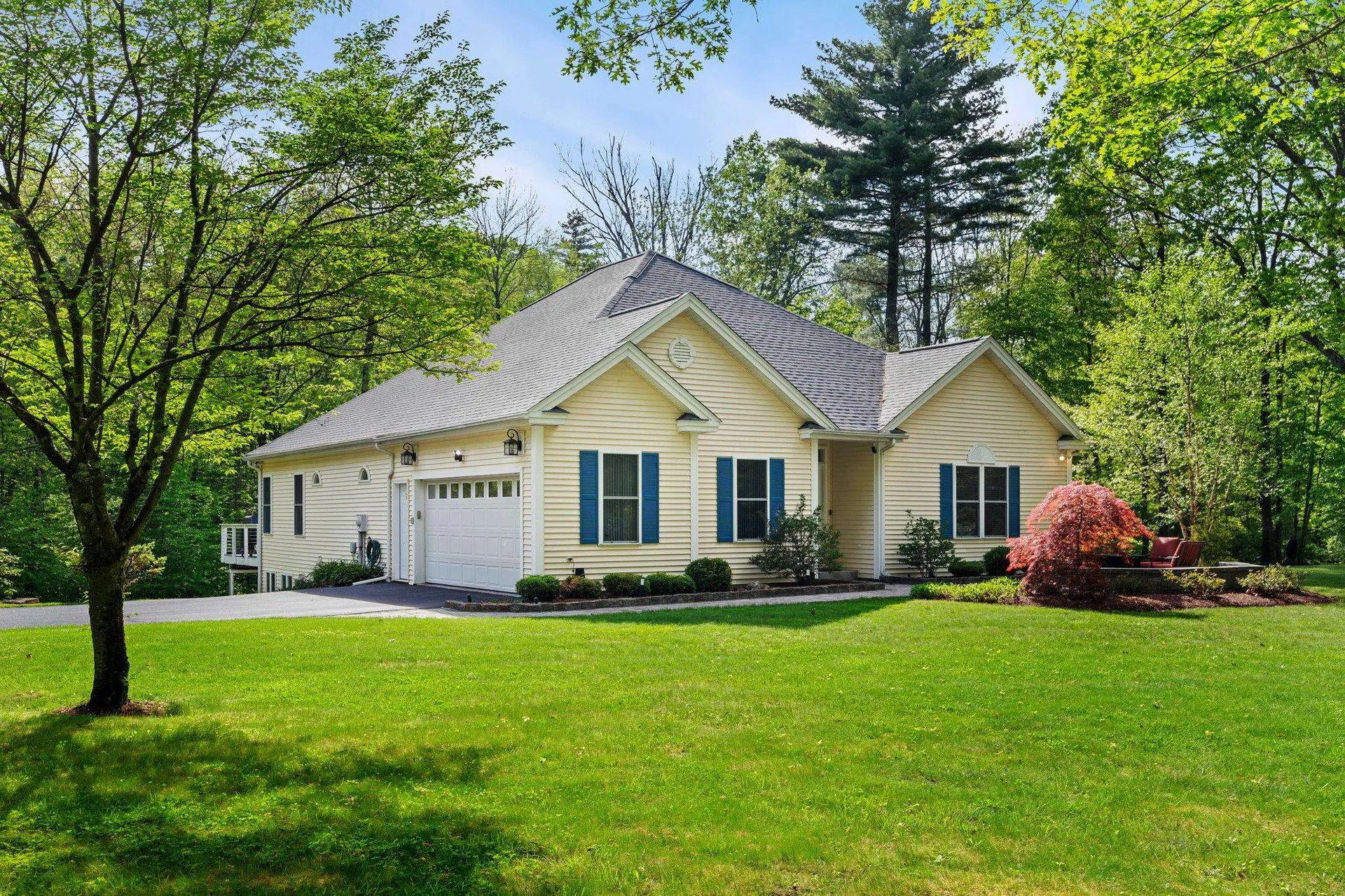 7 Danbury Court Londonderry NH 03053