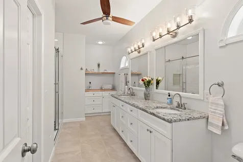7 Danbury Court Londonderry NH 03053