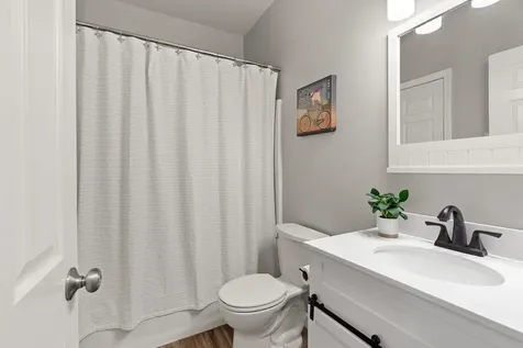 7 Danbury Court Londonderry NH 03053