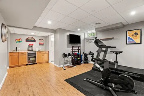 7 Danbury Court Londonderry NH 03053