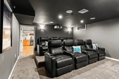 7 Danbury Court Londonderry NH 03053