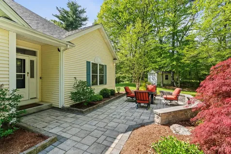 7 Danbury Court Londonderry NH 03053