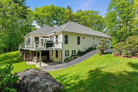 7 Danbury Court Londonderry NH 03053