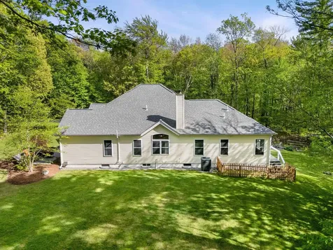 7 Danbury Court Londonderry NH 03053
