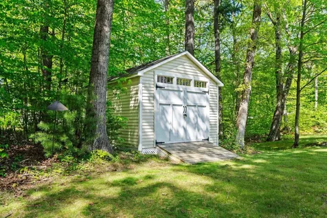 7 Danbury Court Londonderry NH 03053