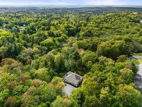 7 Danbury Court Londonderry NH 03053