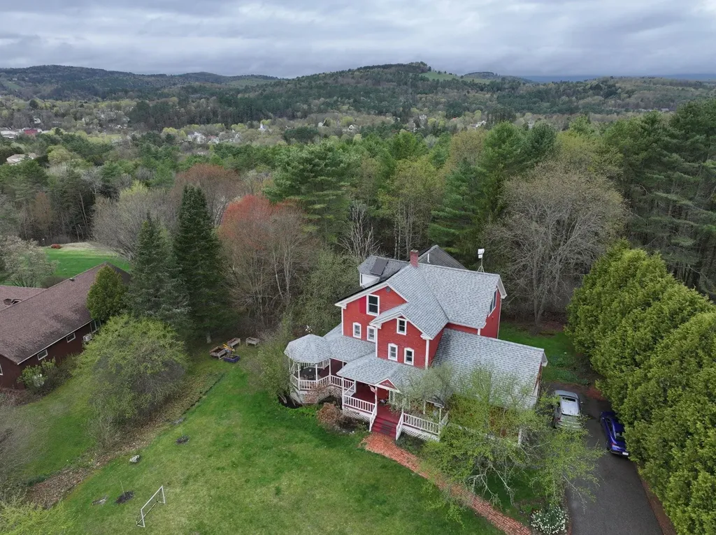 421 Farmer Drive St. Johnsbury VT 05819