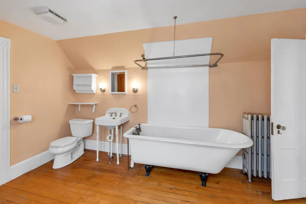 366 Walnut Street Manchester NH 03104