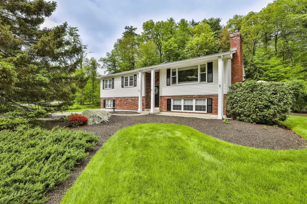 9 Edinburgh Drive Bedford NH 03110