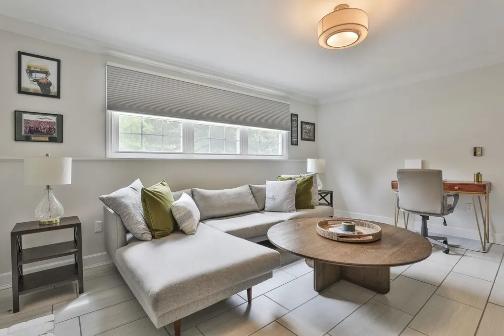 9 Edinburgh Drive Bedford NH 03110