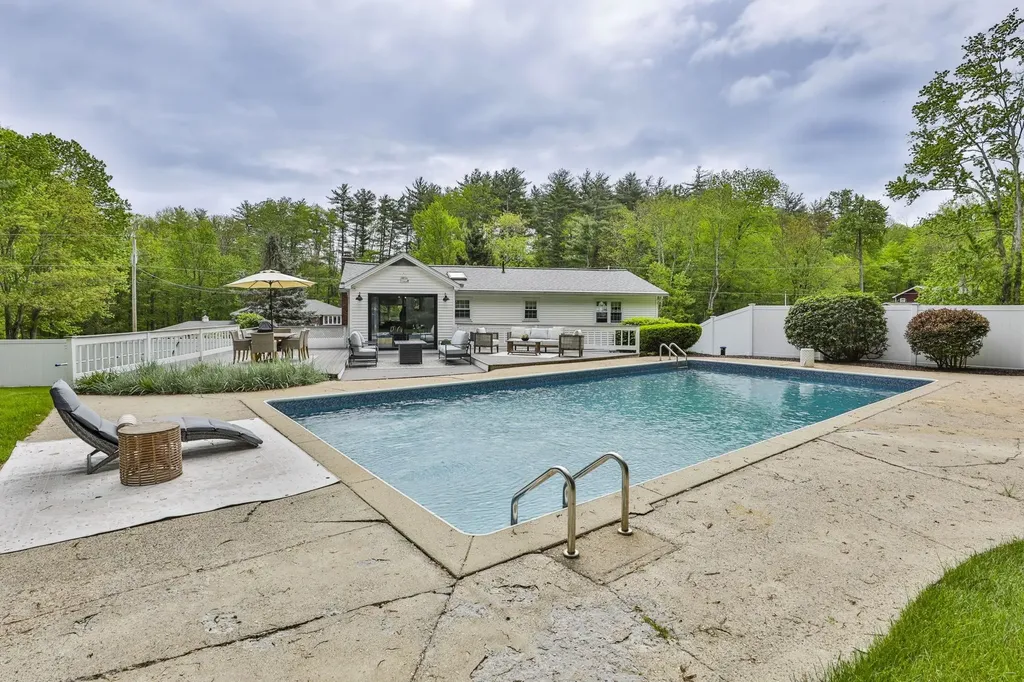 9 Edinburgh Drive Bedford NH 03110