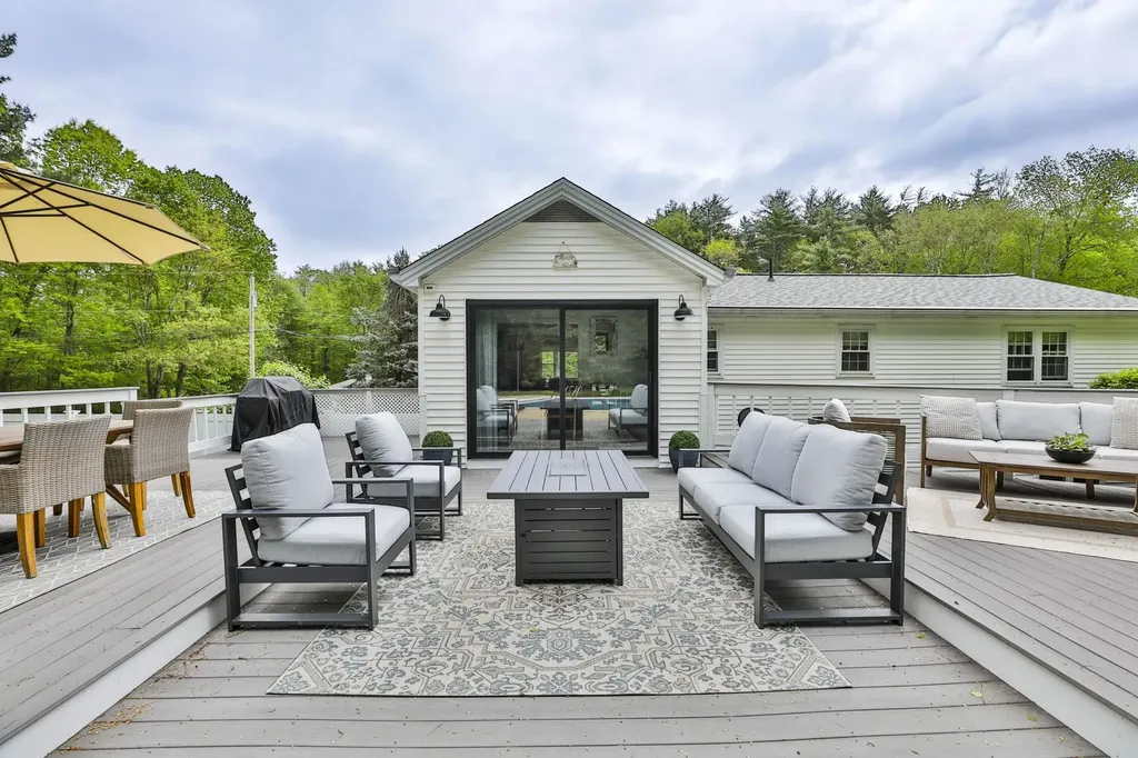 9 Edinburgh Drive Bedford NH 03110