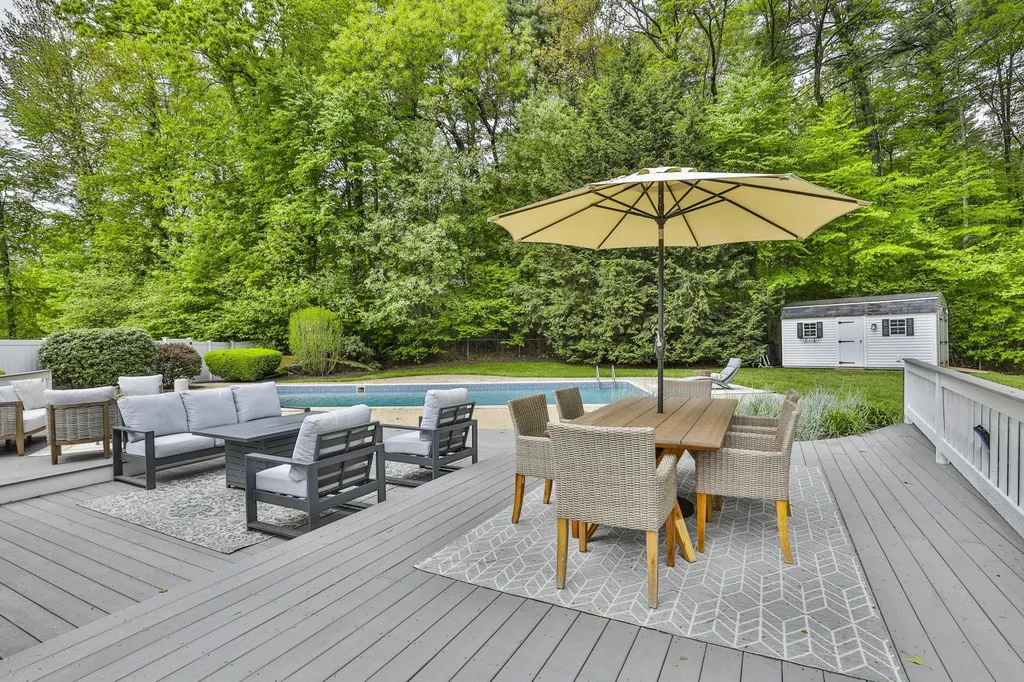 9 Edinburgh Drive Bedford NH 03110