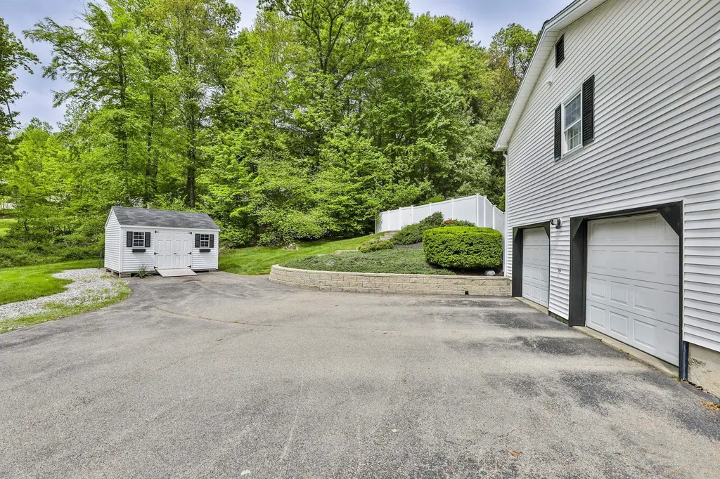 9 Edinburgh Drive Bedford NH 03110