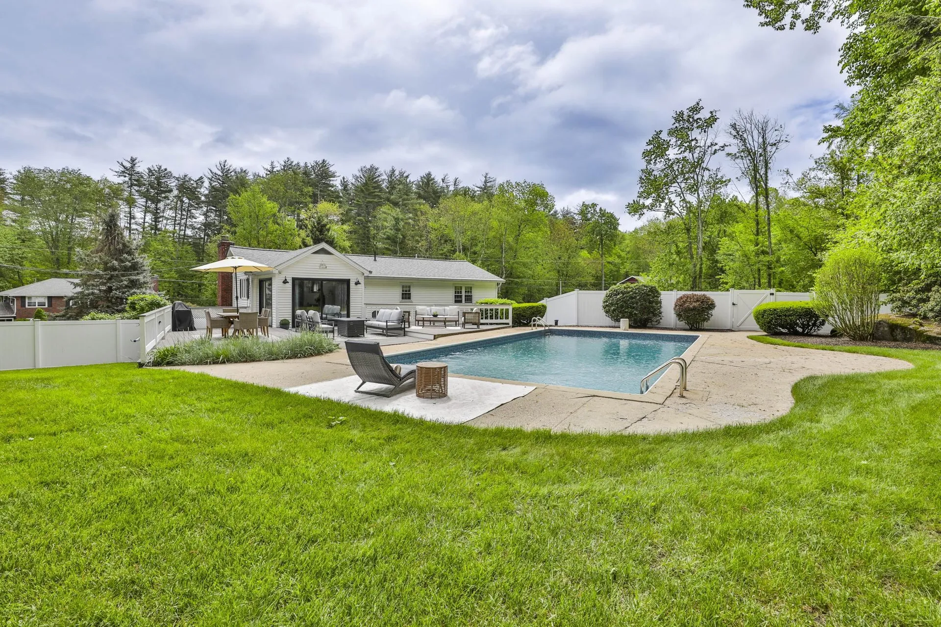 9 Edinburgh Drive Bedford NH 03110