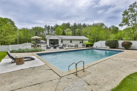 9 Edinburgh Drive Bedford NH 03110