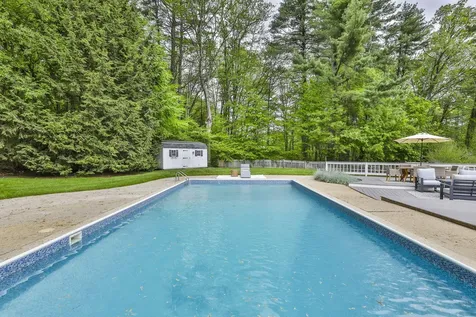 9 Edinburgh Drive Bedford NH 03110