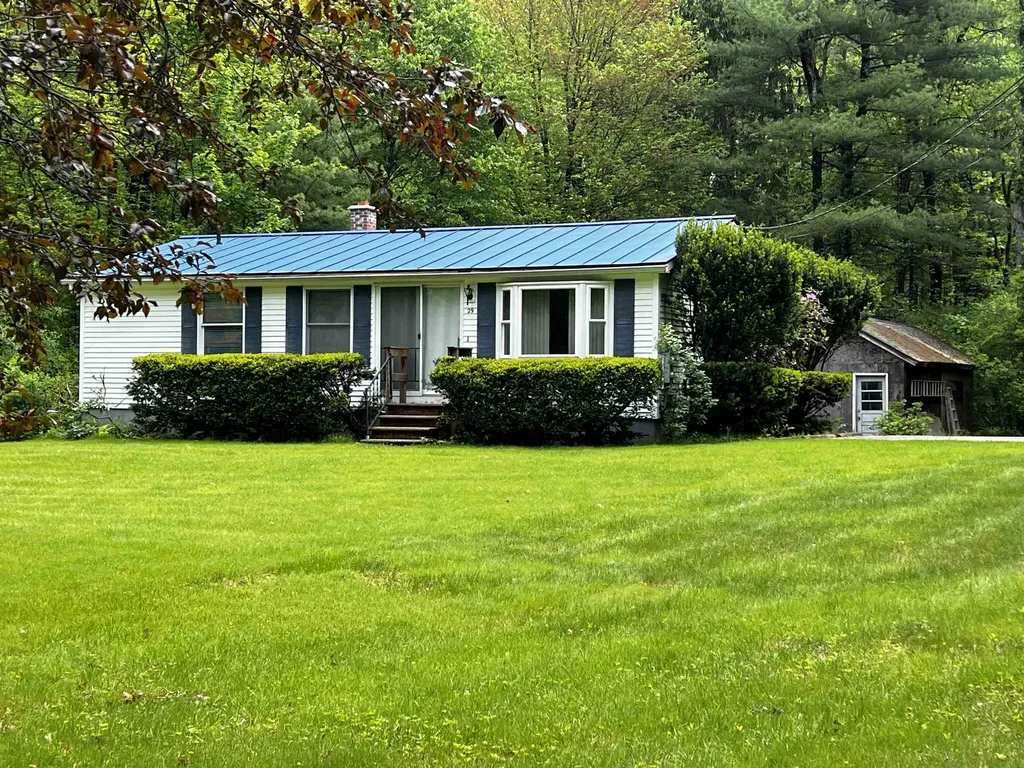 29 Oak Hill Road Hinsdale NH 03451