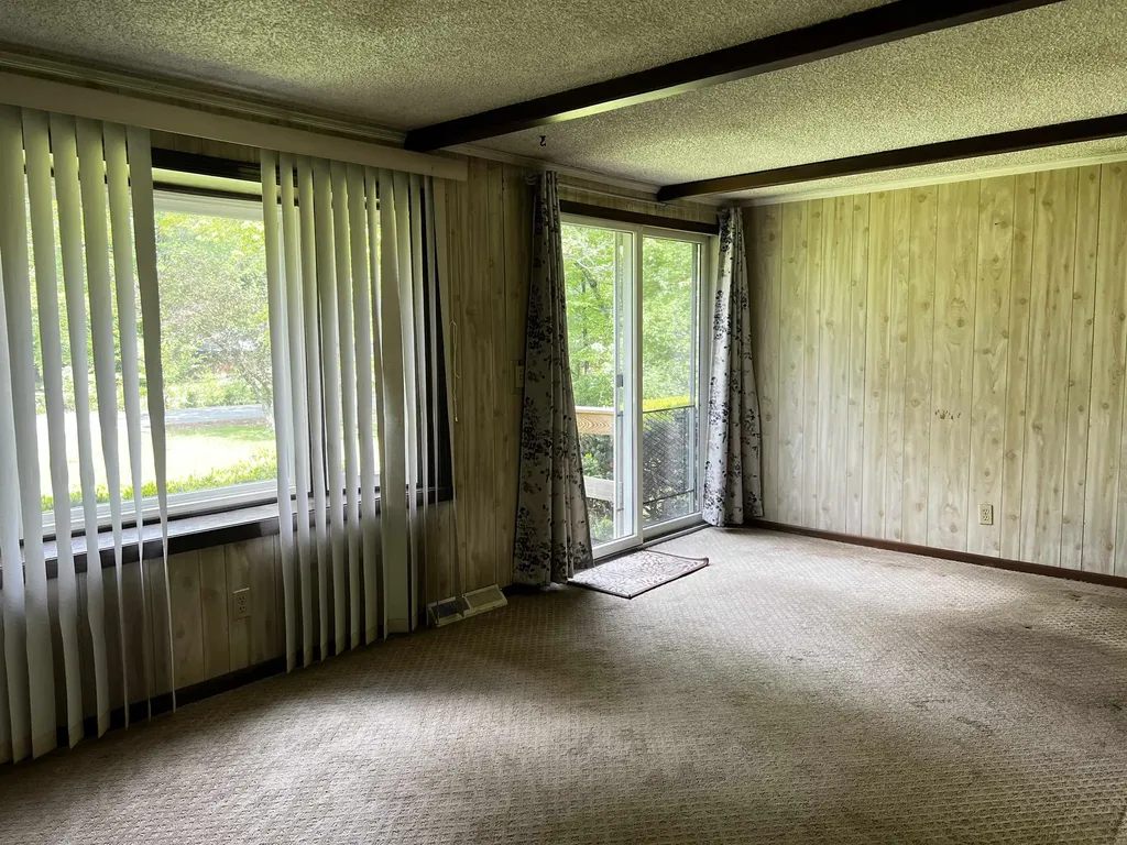 29 Oak Hill Road Hinsdale NH 03451