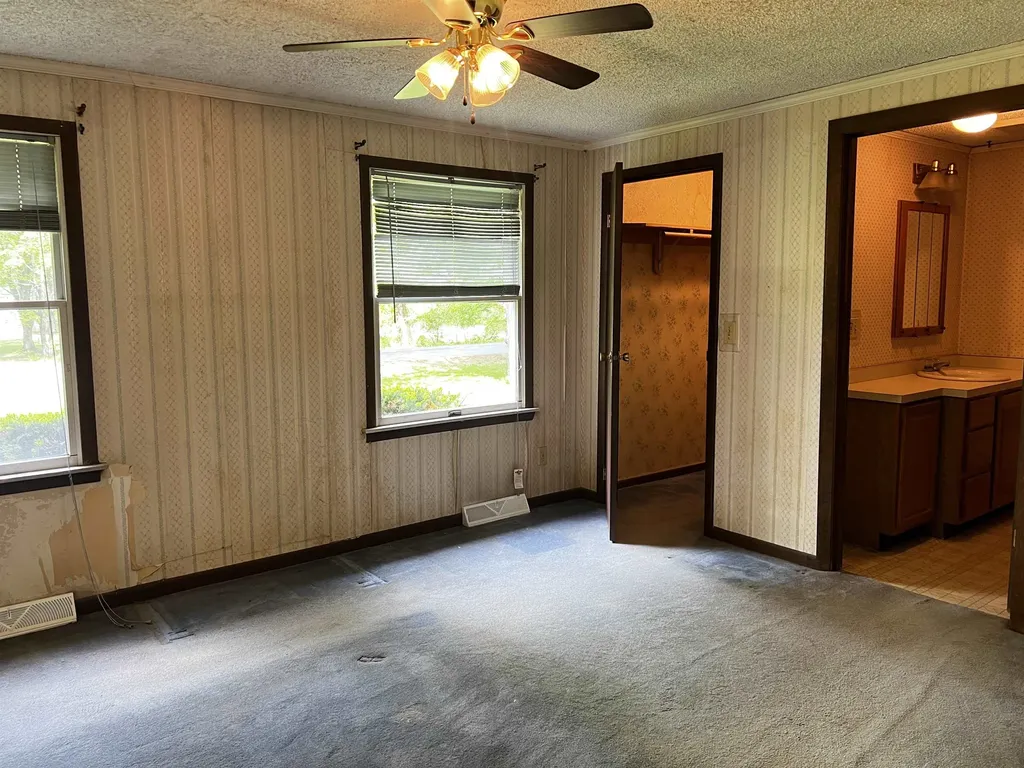 29 Oak Hill Road Hinsdale NH 03451