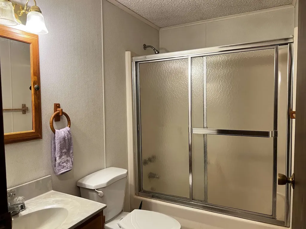29 Oak Hill Road Hinsdale NH 03451