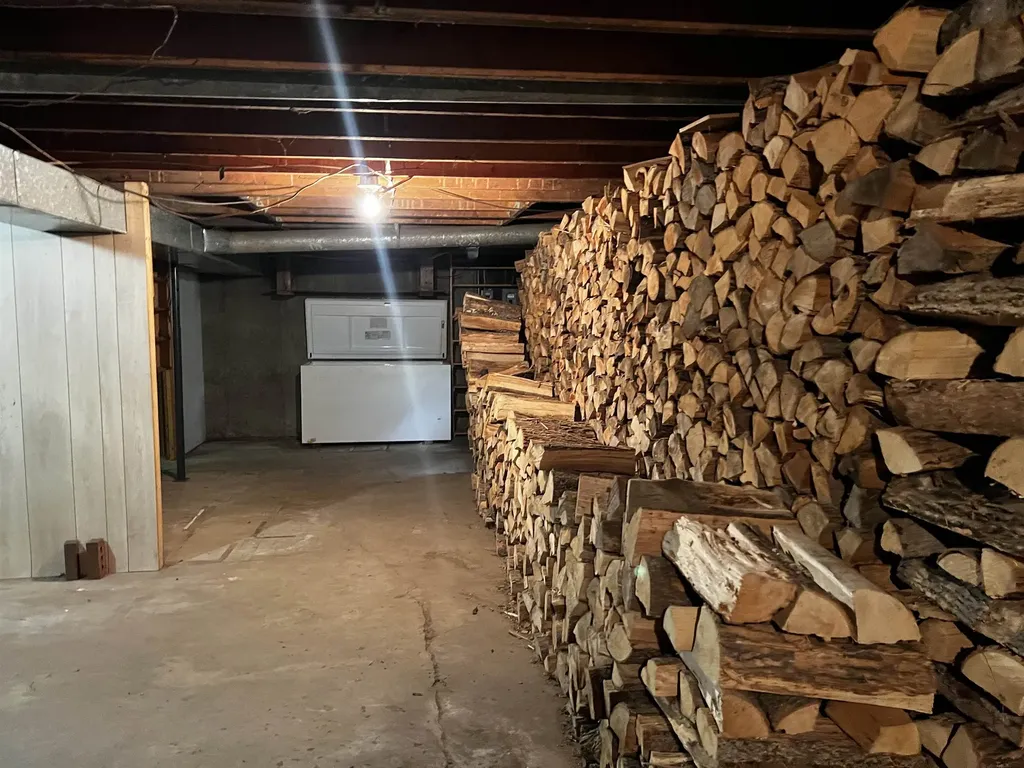 29 Oak Hill Road Hinsdale NH 03451