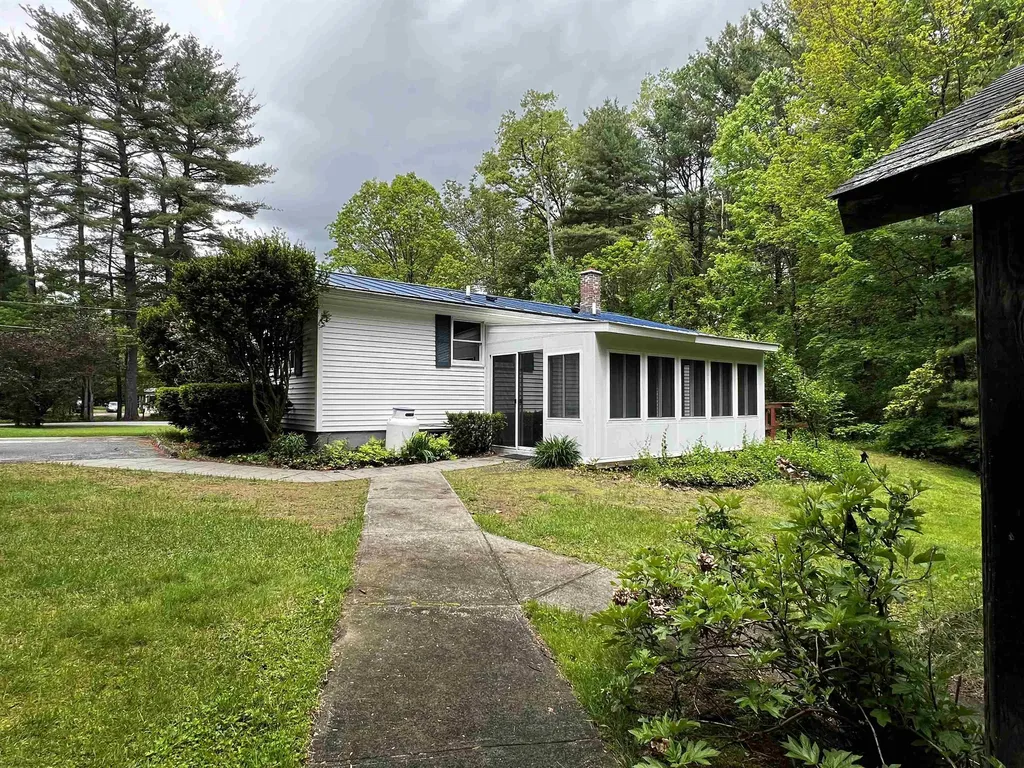 29 Oak Hill Road Hinsdale NH 03451
