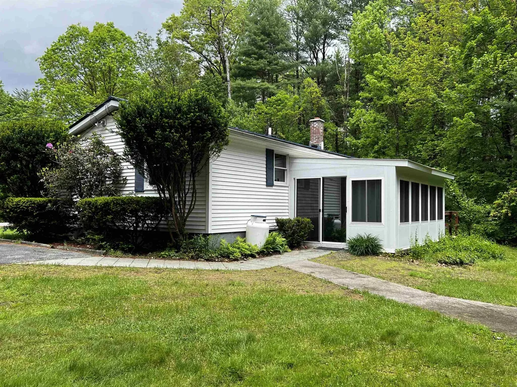 29 Oak Hill Road Hinsdale NH 03451